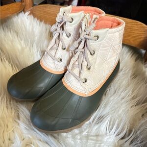 Woman’s Sperry boots